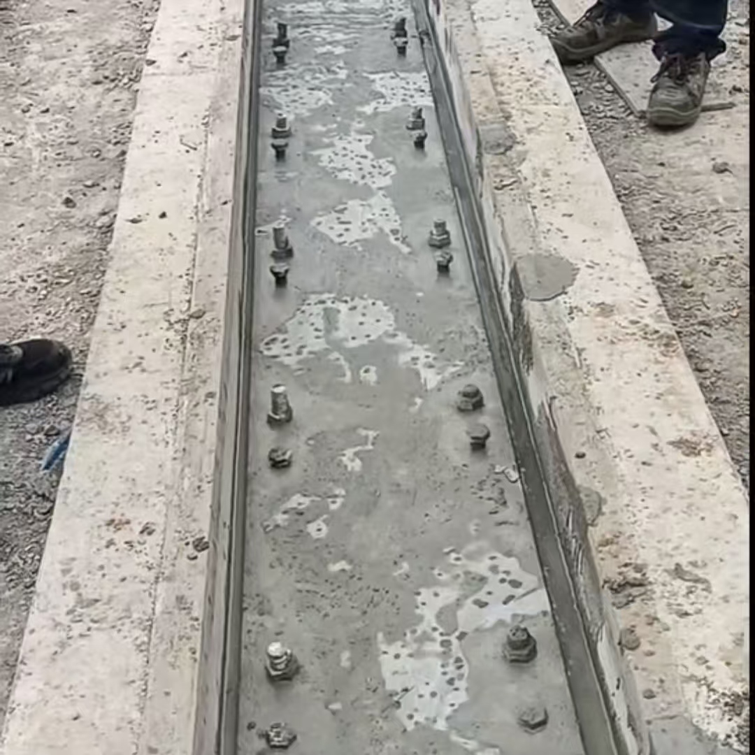 涿州港口码头起重机龙门吊重型机械设备稳固用早强快凝轨道胶泥